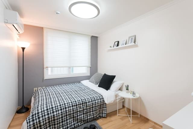 Basic Double Room (Shared Bathroom)