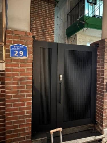 Hongdae Entrance Station 10 minutes walk/BBQ/Fire Pit/2 Rooms 3 Beds Hongdae Entrance Station 10 minutes walk/BBQ/Fire Pit/2 Rooms 3 Beds