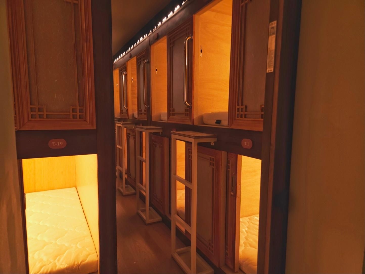 82 Capsule Hotel ( Dormitory Guest House )2