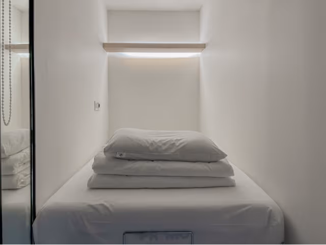 Female Only Dormitory - Center Single Bed