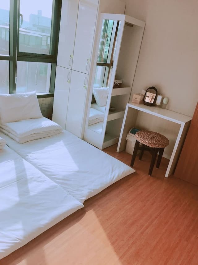 Shared Dormitory, Shared Bathroom (4-person)