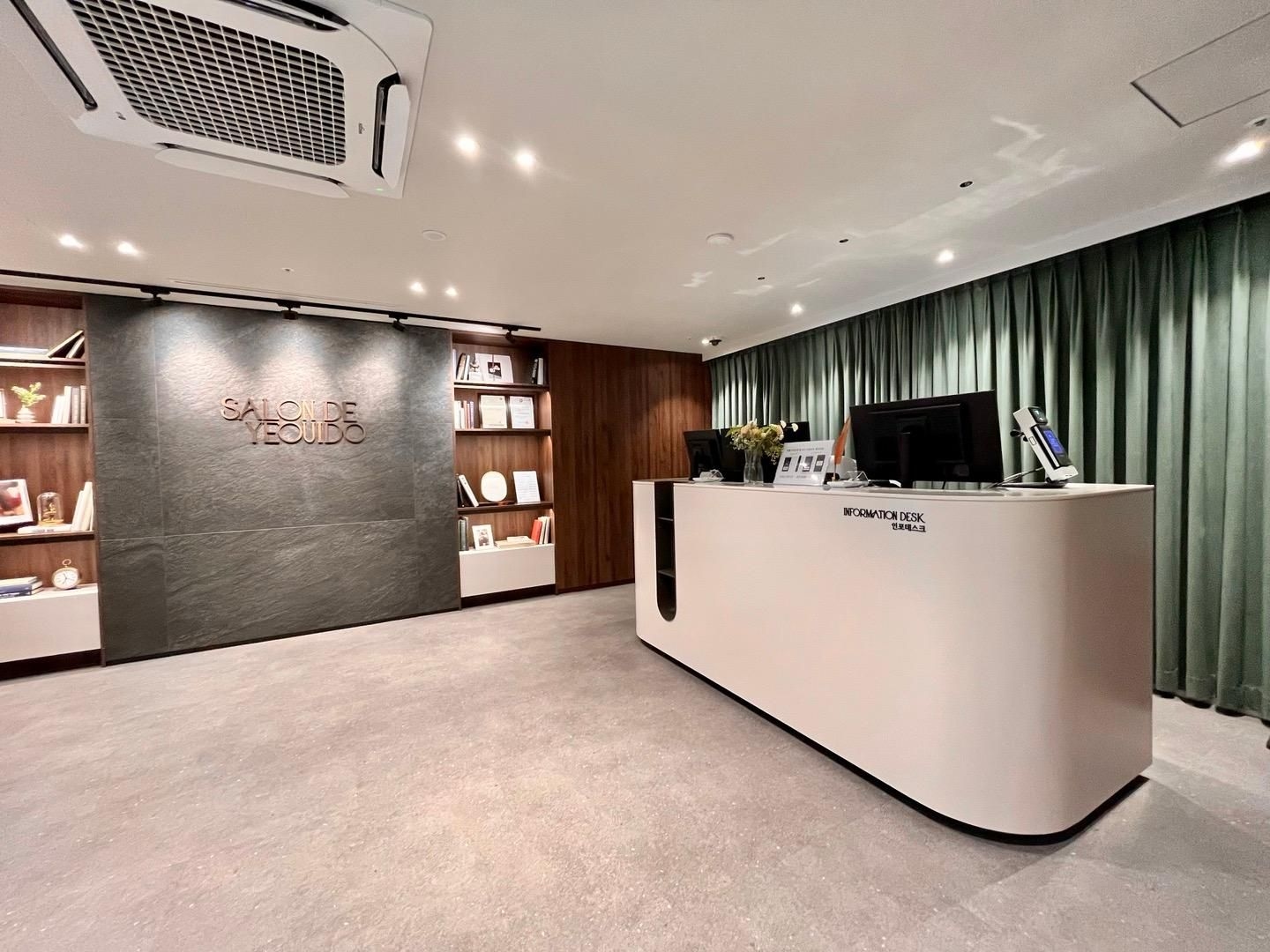 เดอะ คอนนอสเซอร์ เรสซิเดนซ์ (The Connoisseur Residence Hotel)2