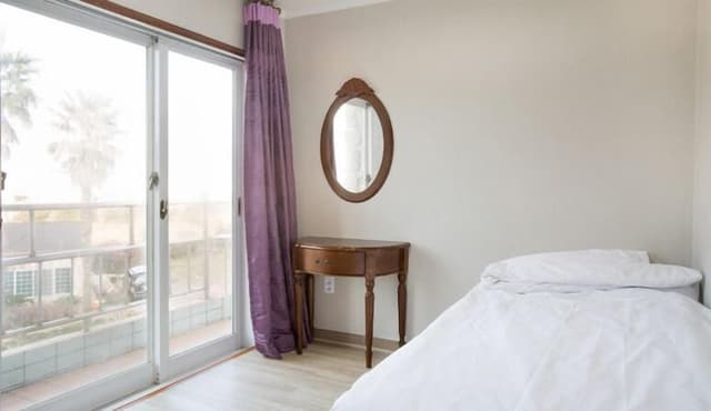 Room, 2 Bedrooms