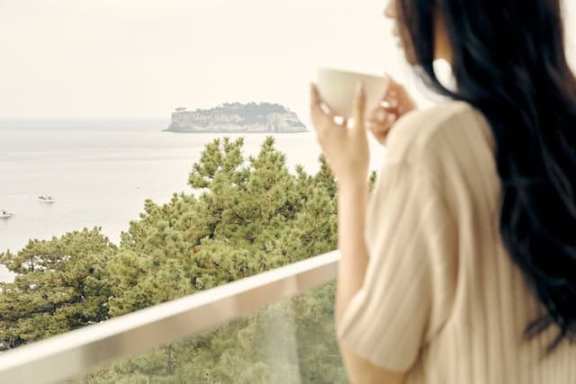 Deluxe Room, 1 King Bed, Garden View (Balcony)