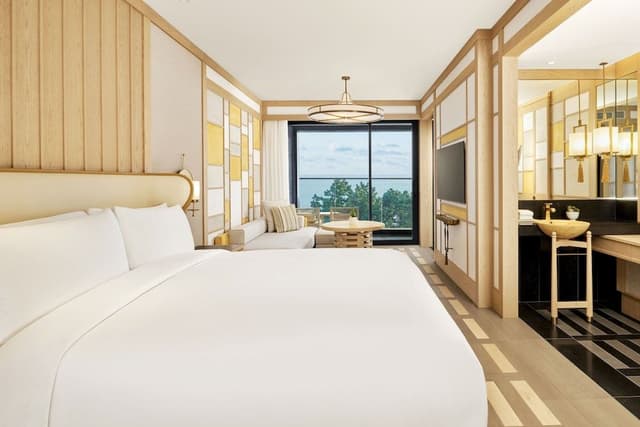 Premium Room, 1 King Bed, Ocean View (Balcony)