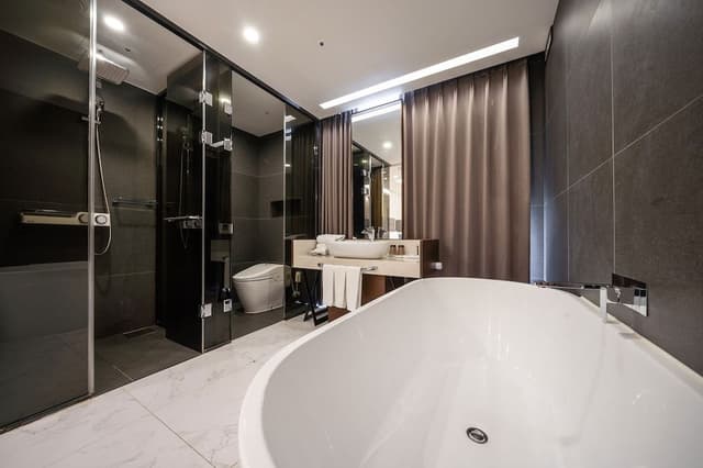 Deluxe Family Room City (Bath)