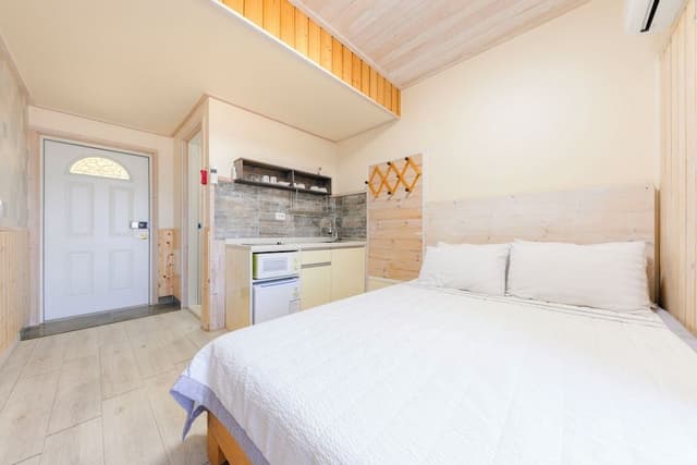 Double Room (Max 2 occupancy)