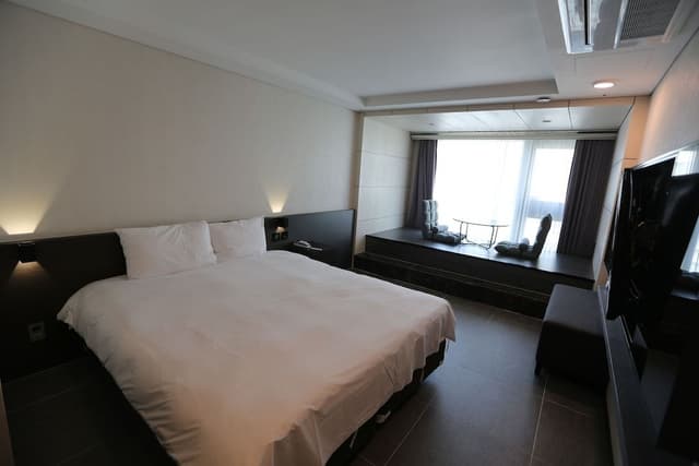 Premium Double Room (for 2 people)