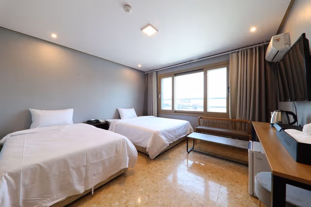 Standard Twin Room