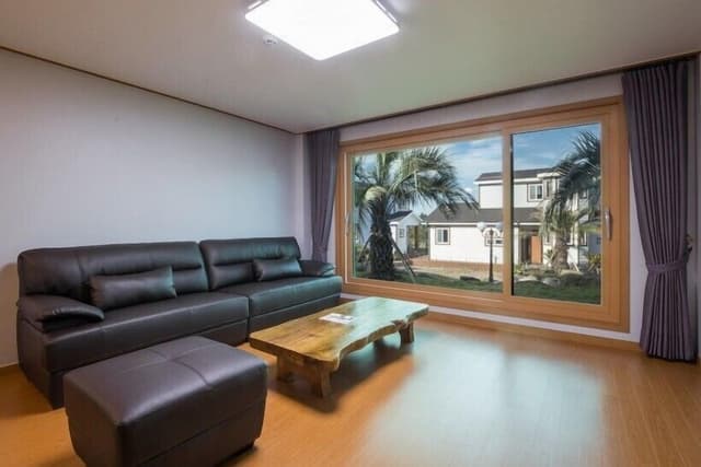 Family Room, 2 Bedrooms