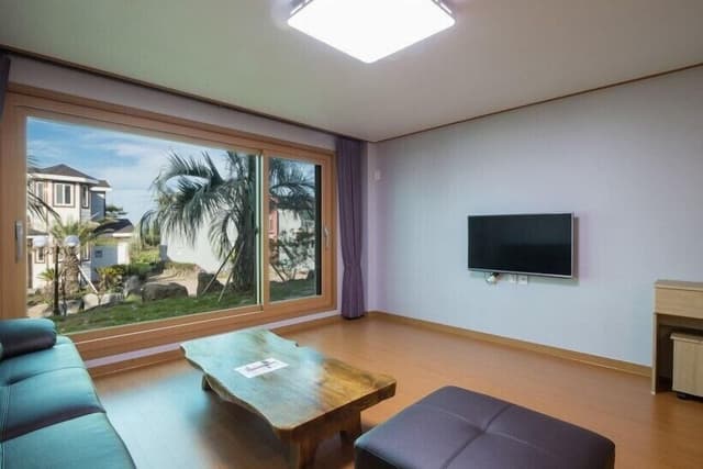 Family Room, 2 Bedrooms