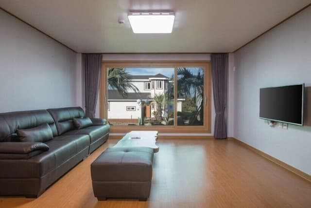 Family Room, 2 Bedrooms