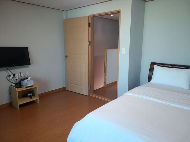 Family Room, 2 Bedrooms