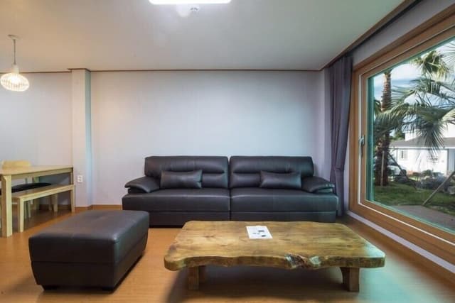 Family Room, 2 Bedrooms