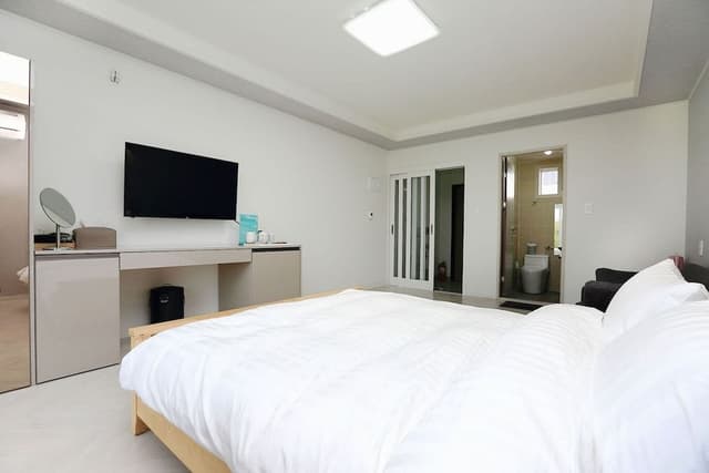 Room (Dugashi)