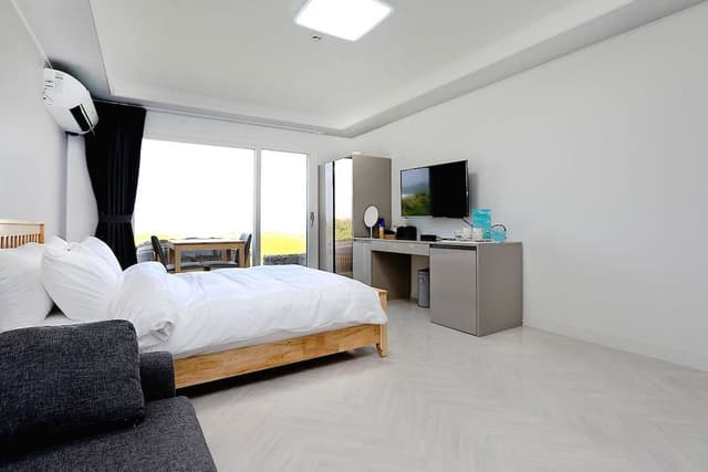 Room (Ahjibang)