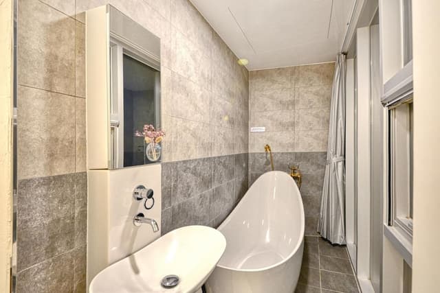 Basic Room, 1 Bedroom (Cornersuite)