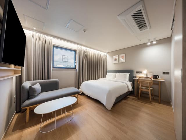 Premium Queen Room