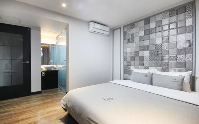 Standard Room with King Bed