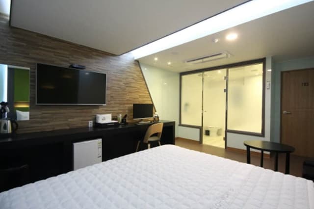 Standard Double Room (9 PM Check-in when Paying Onsite)