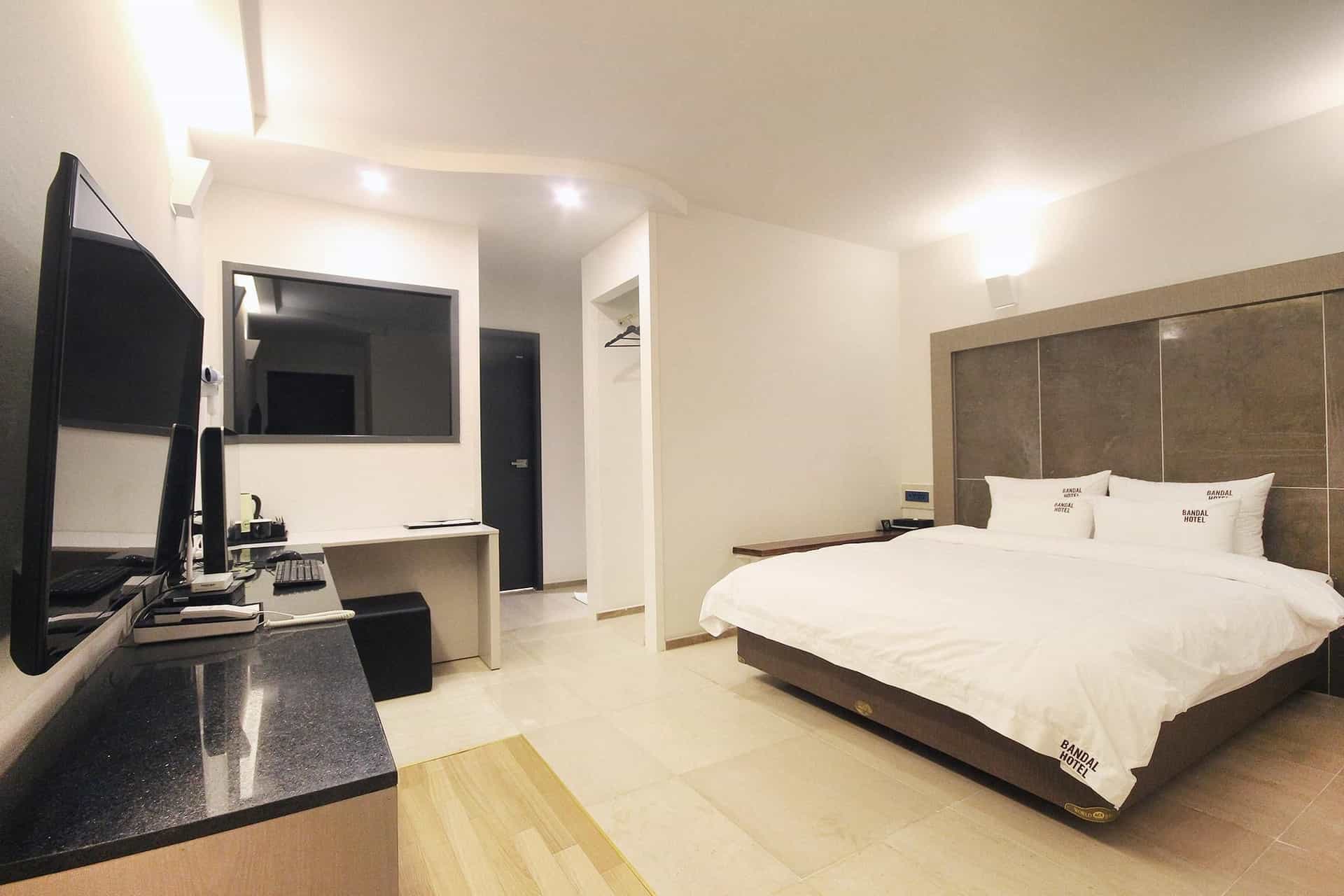 โรงแรมบันดาล นัมโป โรงแรมบันดาล นัมโป