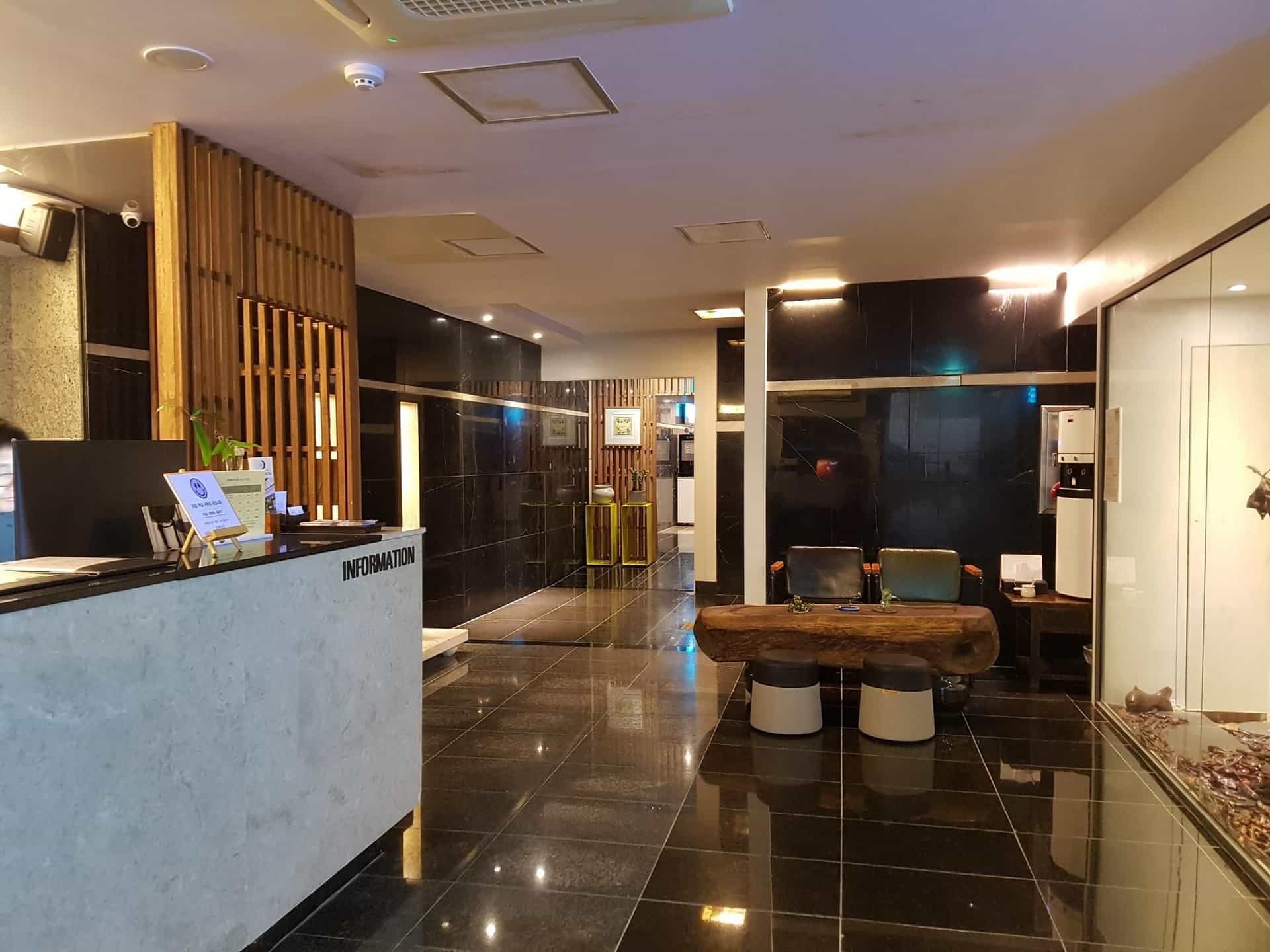 โรงแรมบันดาล นัมโป โรงแรมบันดาล นัมโป