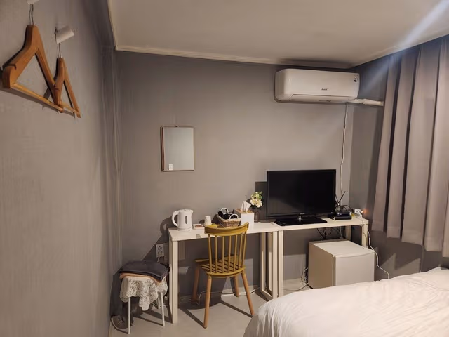 Economy Double Room, 1 Queen Bed, Non Smoking, Refrigerator & Microwave