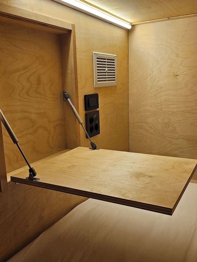 Male Dormitory - 1 Private Room in 4-Bed Capsule Room, Non-Smoking, Room 103