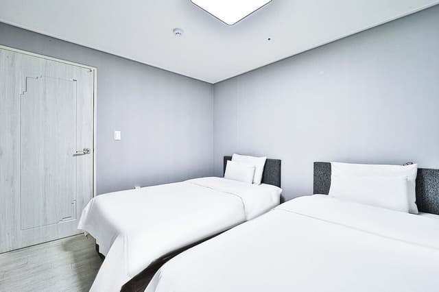 3 Bedrooms, Non Smoking, City View