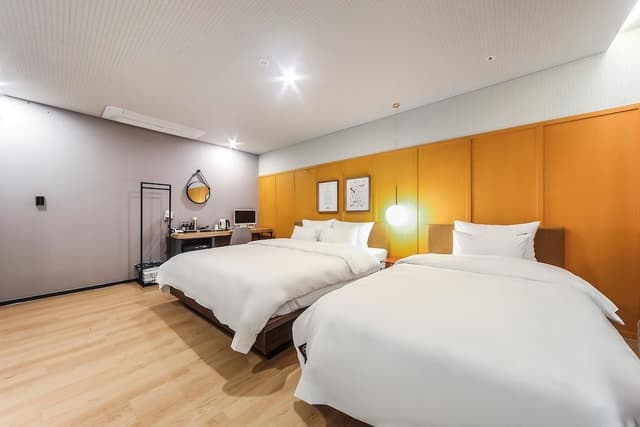Family Twin Room (Suite)