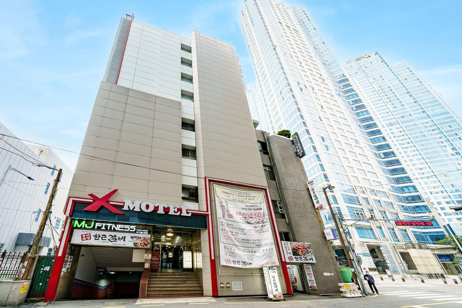 โรงแรมเอ็กซ์ โรงแรมเอ็กซ์