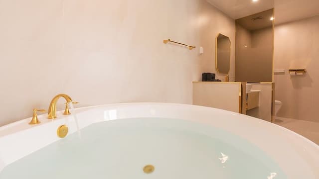 Executive Studio Suite (Breakfast not available on Sundays)