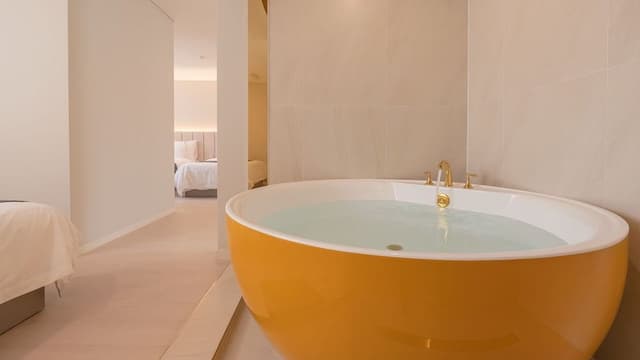 Executive Studio Suite (Breakfast not available on Sundays)