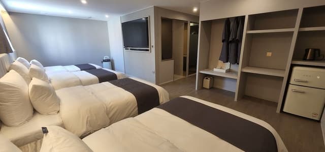 Superior Quadruple Room (Breakfast not available on Sundays)