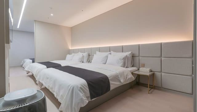 Grand Triple Room (Breakfast not available on Sundays)