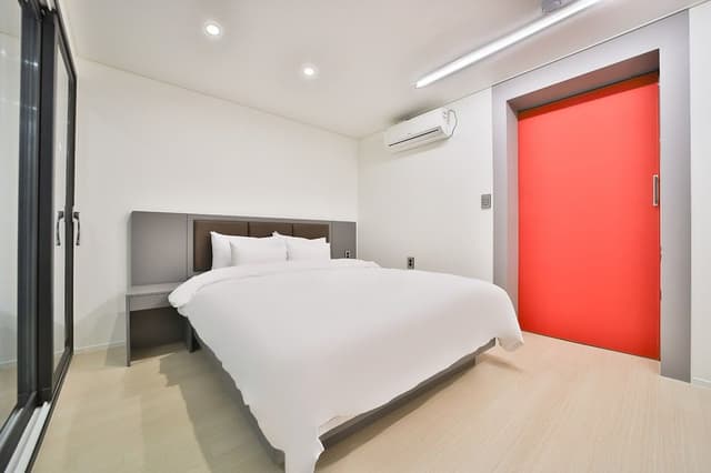 Premier Suite - Two Samsung 70" Smart TVs Included