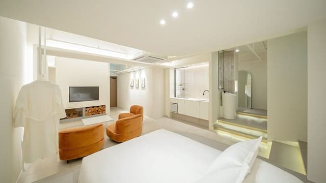 mo 202(Family Room)