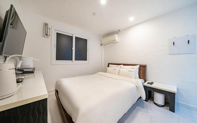 Standard Room - Paid Parking