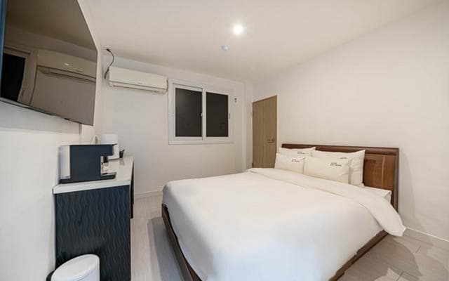 Deluxe Room - Paid Parking