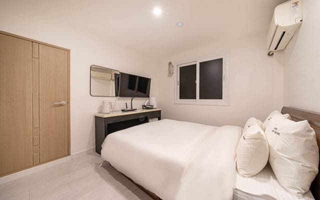 Standard Room - Paid Parking