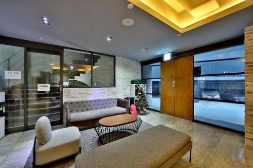 เซอมยอน ฮาวด์ โฮเทล 1st สตรีท (Seomyeon Hound Hotel 1st Street)0