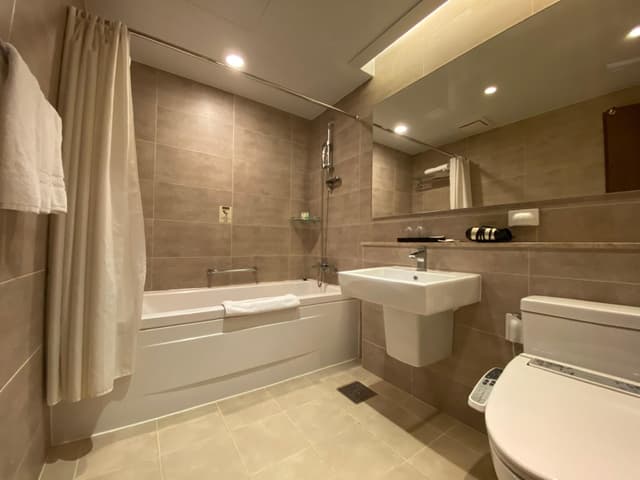 Corner Suite