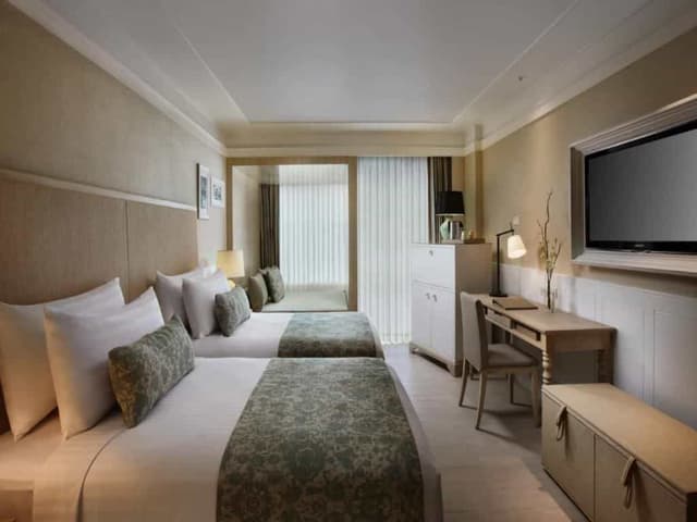 Deluxe Hillside Room