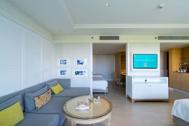 Family Suite (Hillside View)