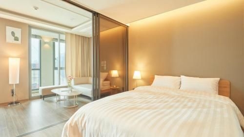 Elbon the stay4