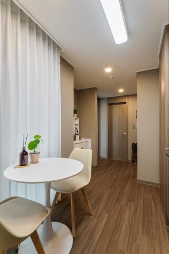 Elbon the stay1