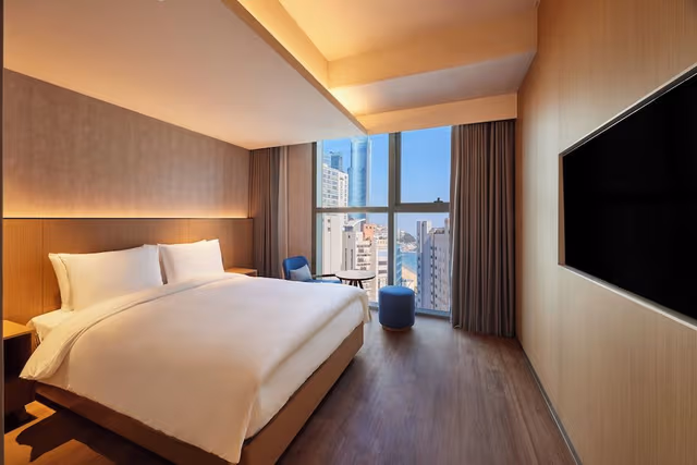 Standard Room, 1 Queen Bed