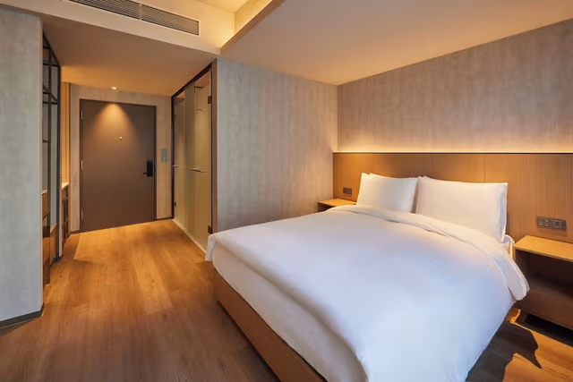 Standard Room, 1 Queen Bed