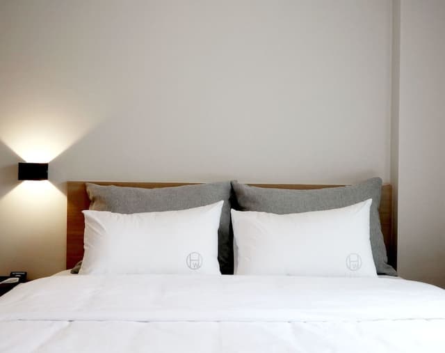 Basic Room, 1 Queen Bed, Smoking