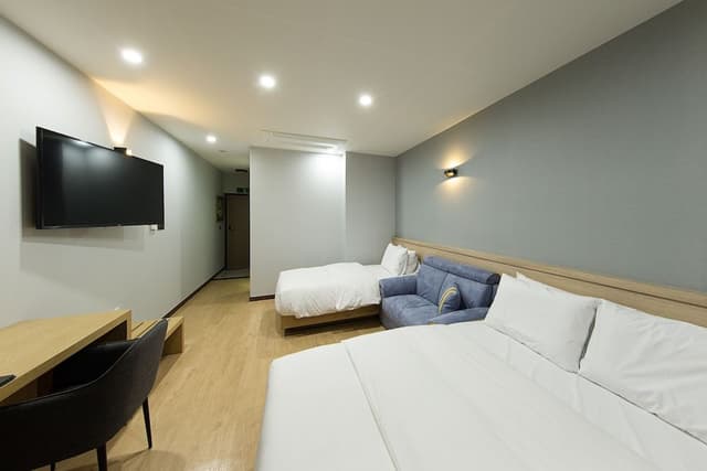 Standard Twin Room, City View